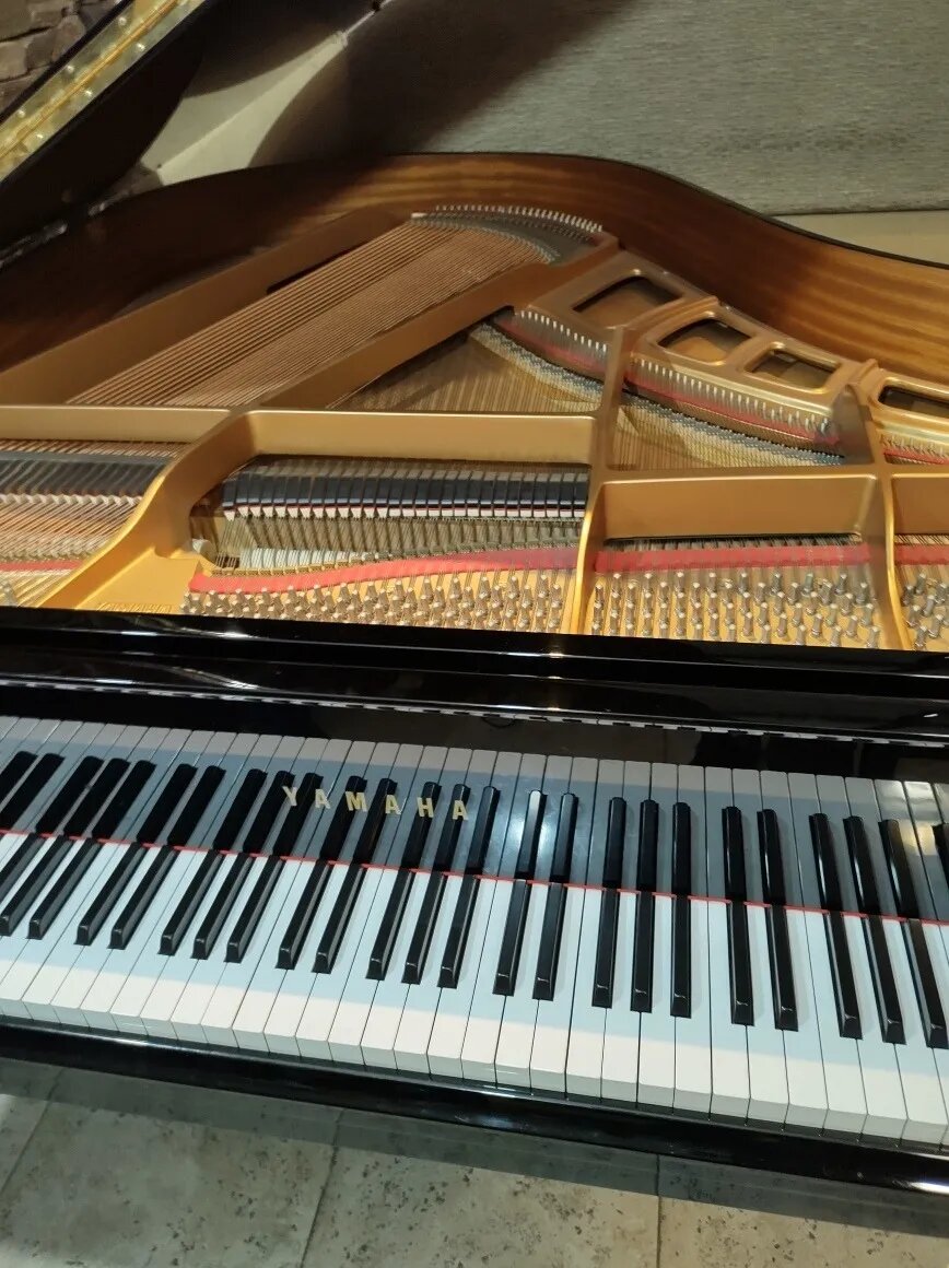 Piano de cola  Yamaha (DISPONIBLE)