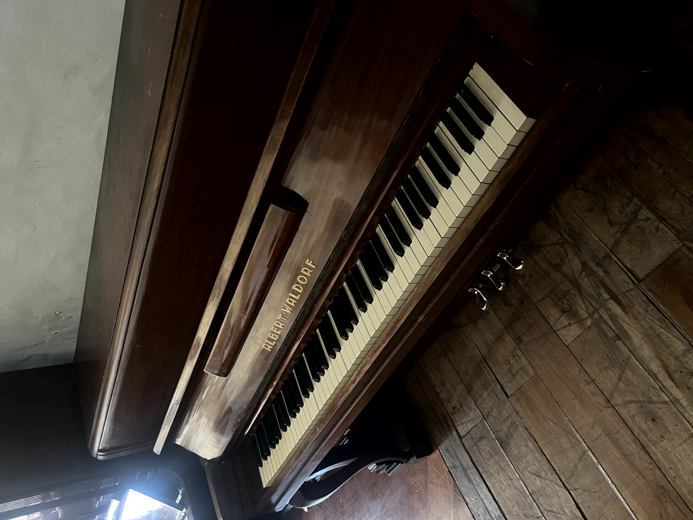 Piano Vertical  Albert Waldorf (VENDIDO)