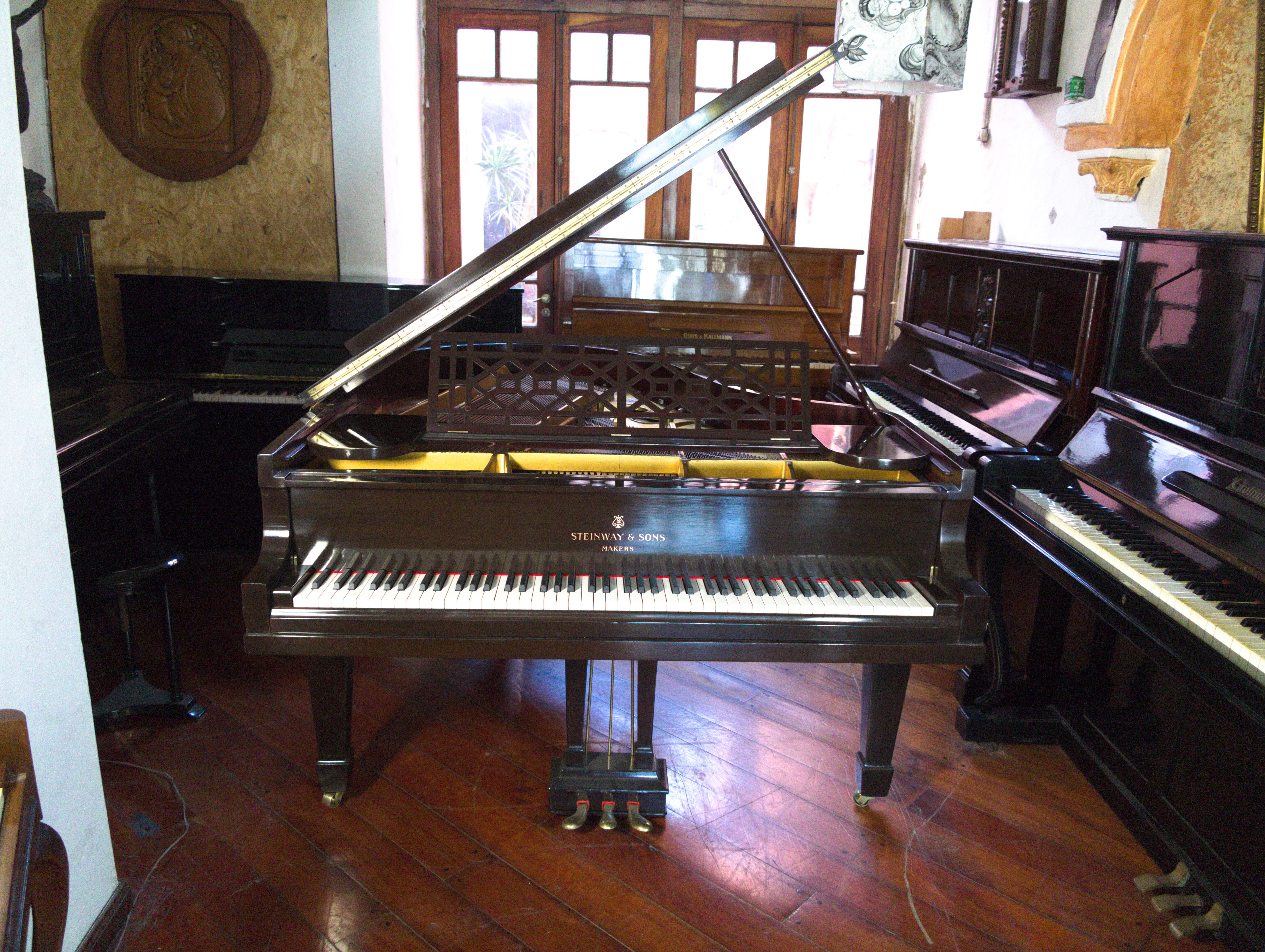 Piano de 1/4 cola  Steinway & Sons (DISPONIBLE)