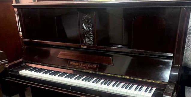 Piano Vertical Uebel & Lechleiter (VENDIDO) Alemania